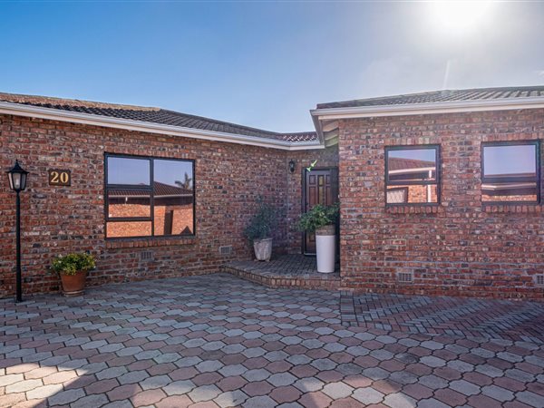 3 Bedroom Townhouse 3 Bedroom Townhouse