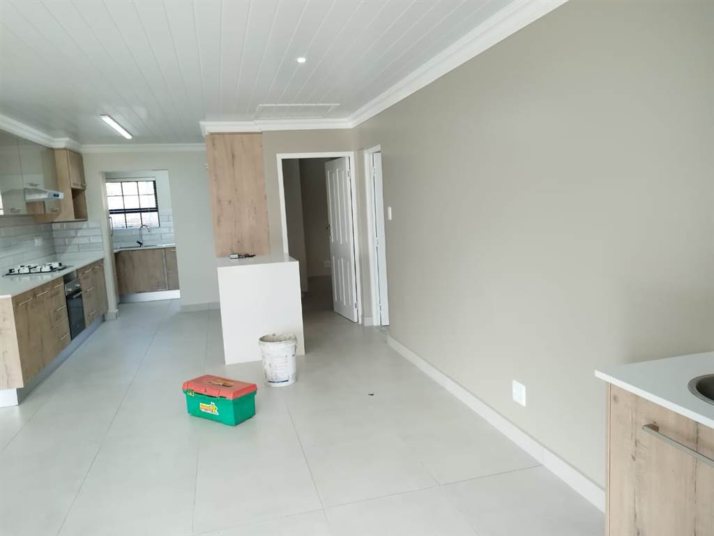 2 Bed House in Mossel Bay Central photo number 6