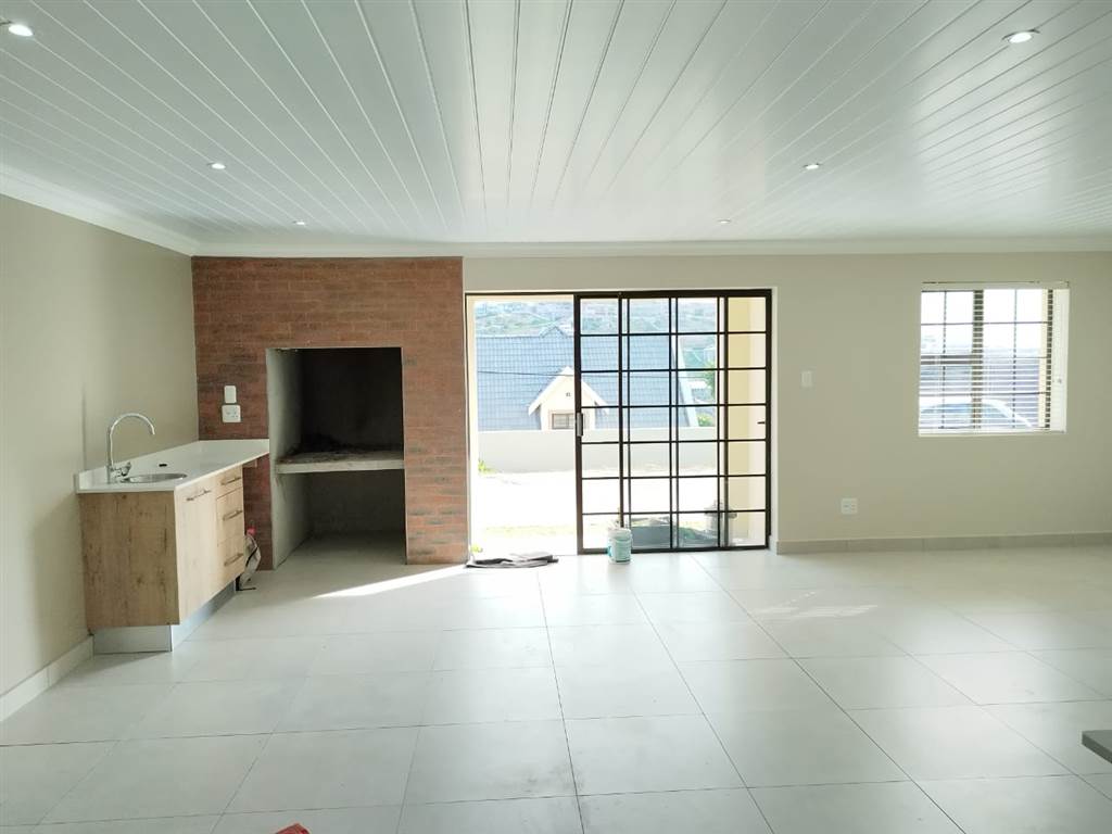 2 Bed House in Mossel Bay Central photo number 5