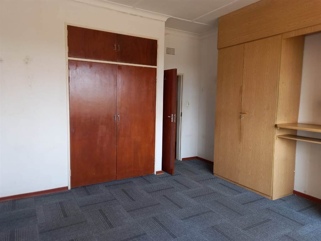 2 Bed Apartment in Carletonville photo number 9