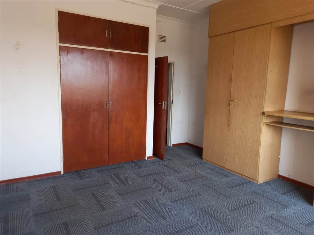 2 Bed Apartment in Carletonville photo number 12