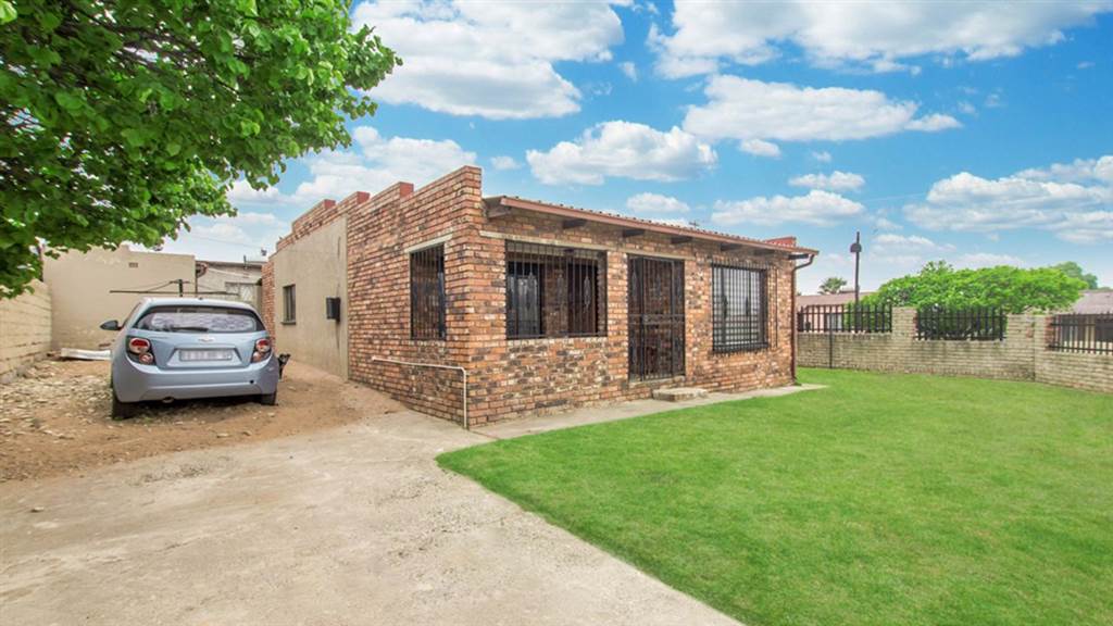 3 Bed House in Soweto Central photo number 13