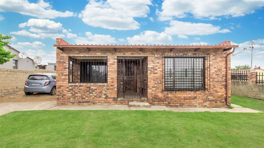 3 Bed House in Soweto Central photo number 16