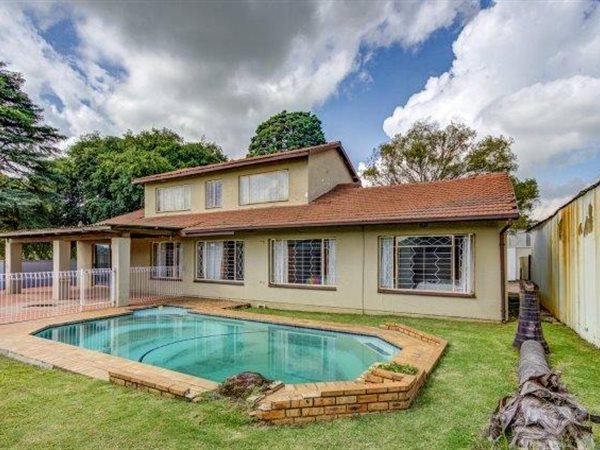 5 Bedroom House 5 Bedroom House