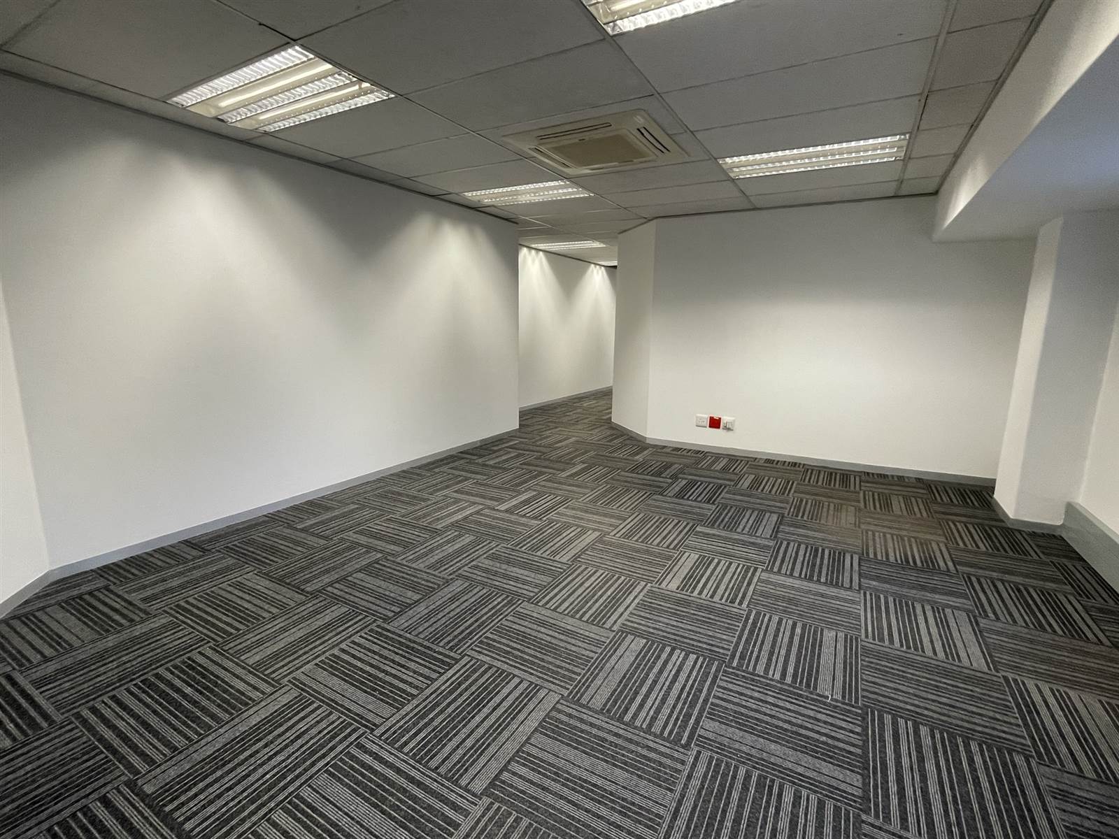 528  m² Commercial space in Rosebank photo number 2