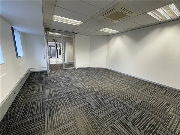 528  m² Commercial space