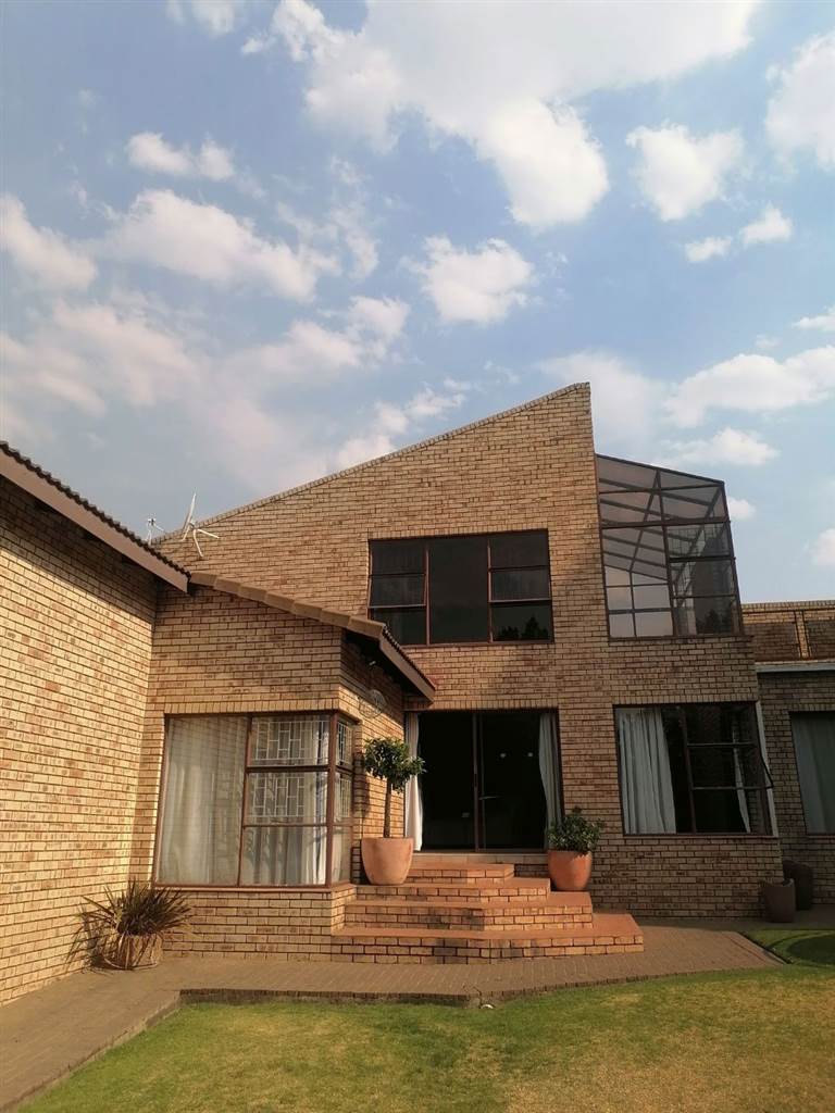 4 Bed House in Harrismith photo number 1