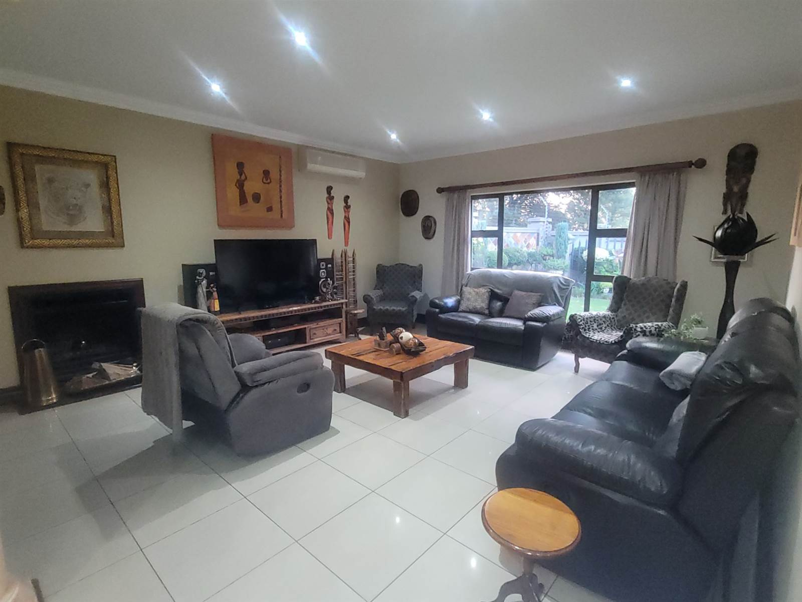 4 Bed House in Greenstone Hill photo number 5