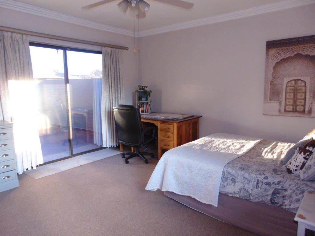 4 Bed House in Greenstone Hill photo number 15