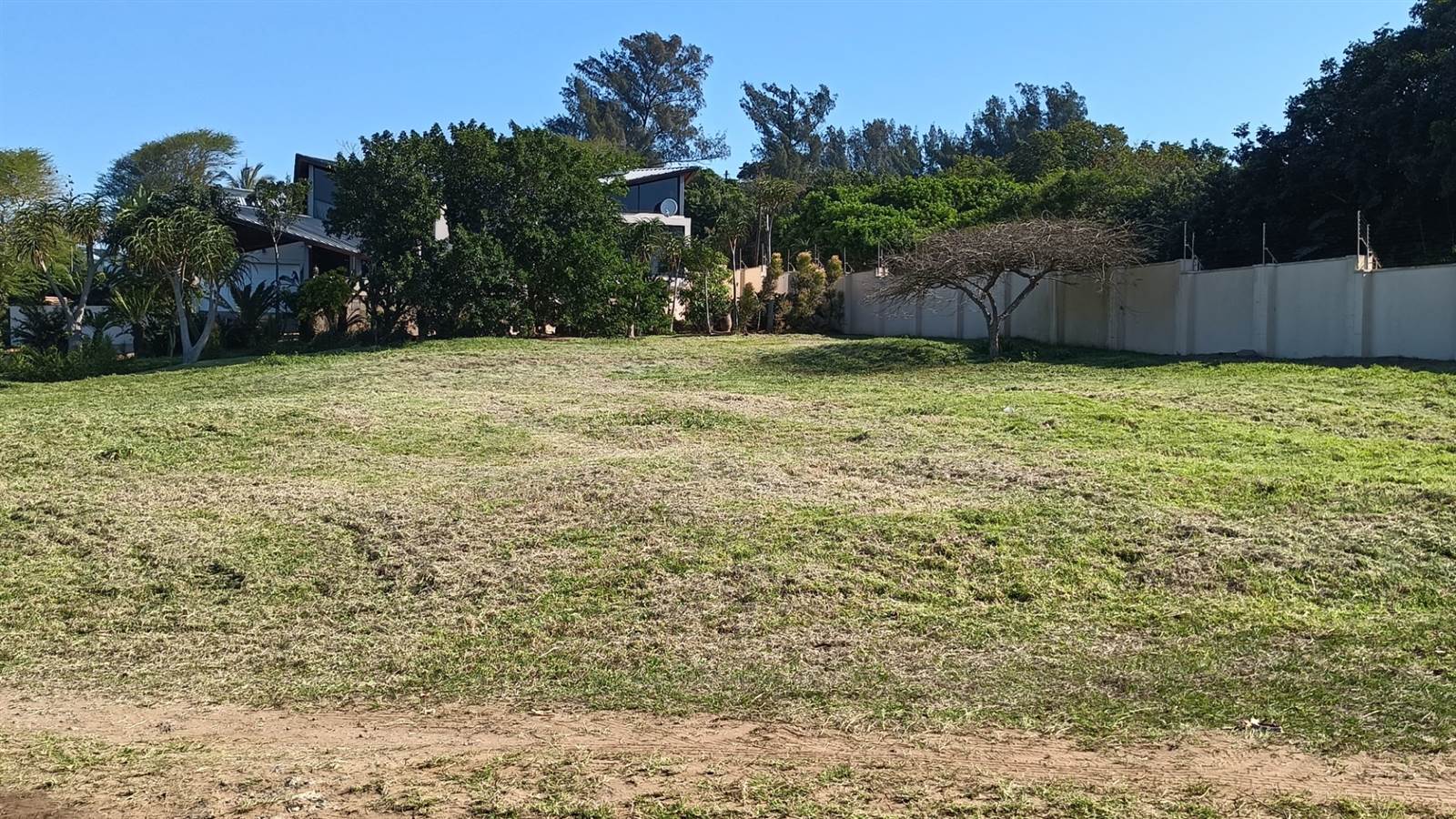 1761 m² Land available in Zinkwazi Beach photo number 3
