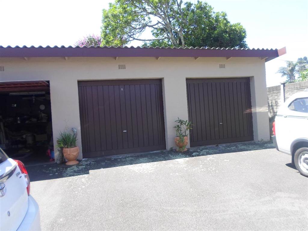 5 Bed House in Scottburgh Central photo number 4