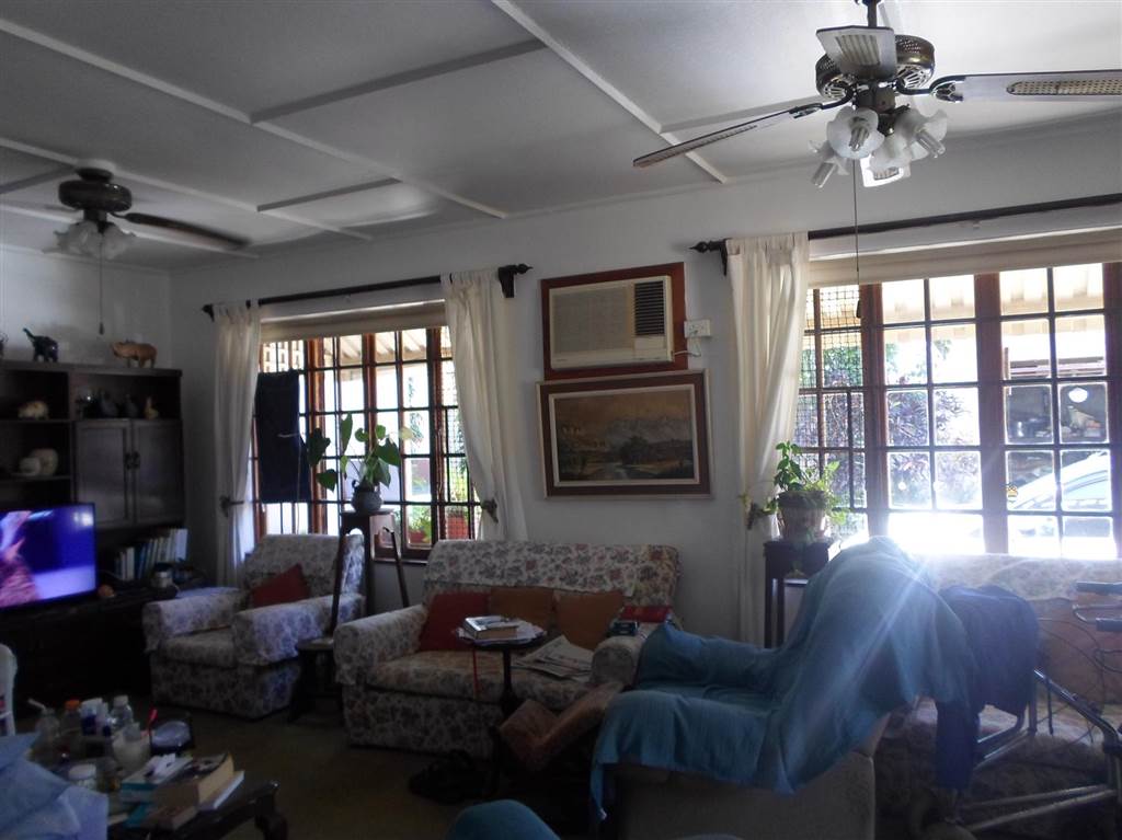 5 Bed House in Scottburgh Central photo number 5
