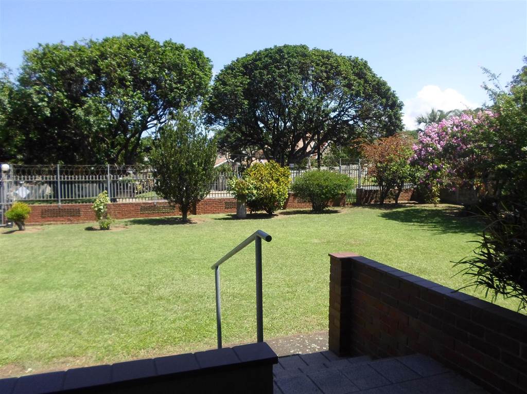 5 Bed House in Scottburgh Central photo number 3