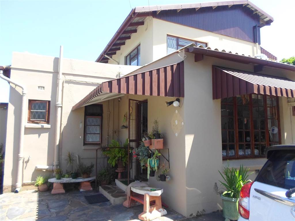 5 Bed House in Scottburgh Central photo number 2