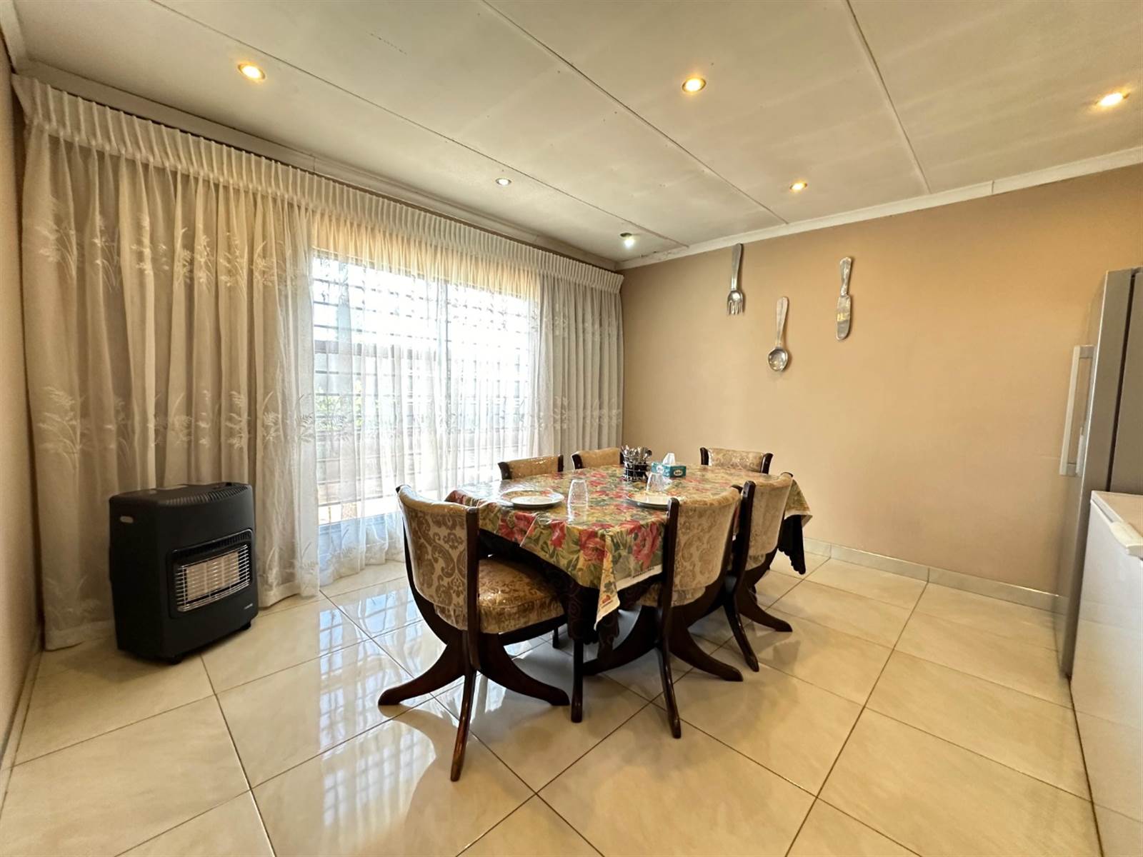 4 Bed House in Lenasia photo number 8