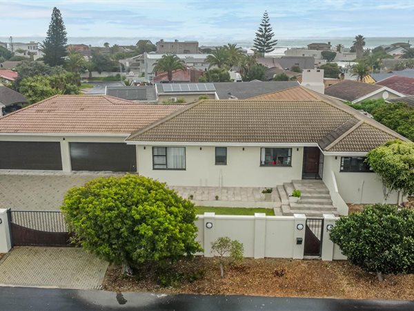 4 Bedroom House 4 Bedroom House