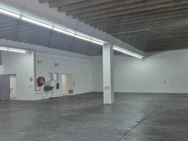 808  m² Commercial space