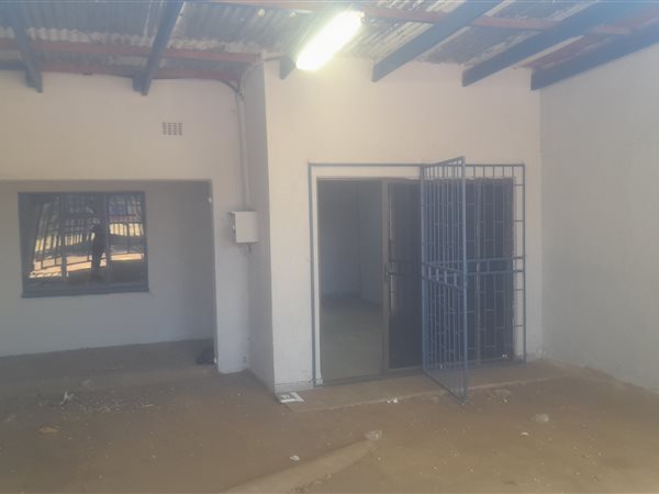 30  m² Commercial space in Rustenburg Central