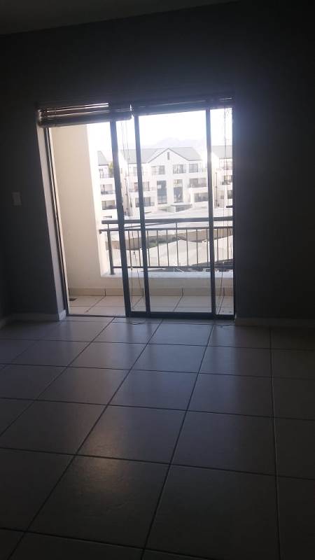 1 Bed Apartment in Somerset West Central photo number 10