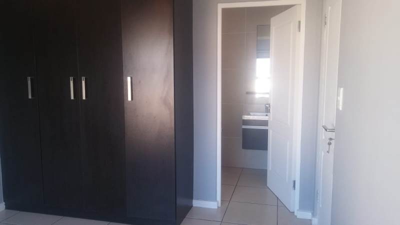 1 Bed Apartment in Somerset West Central photo number 14