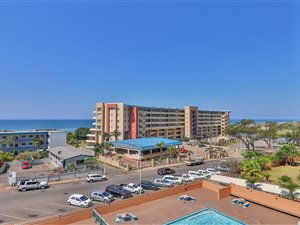 2 Bed Apartment in Amanzimtoti