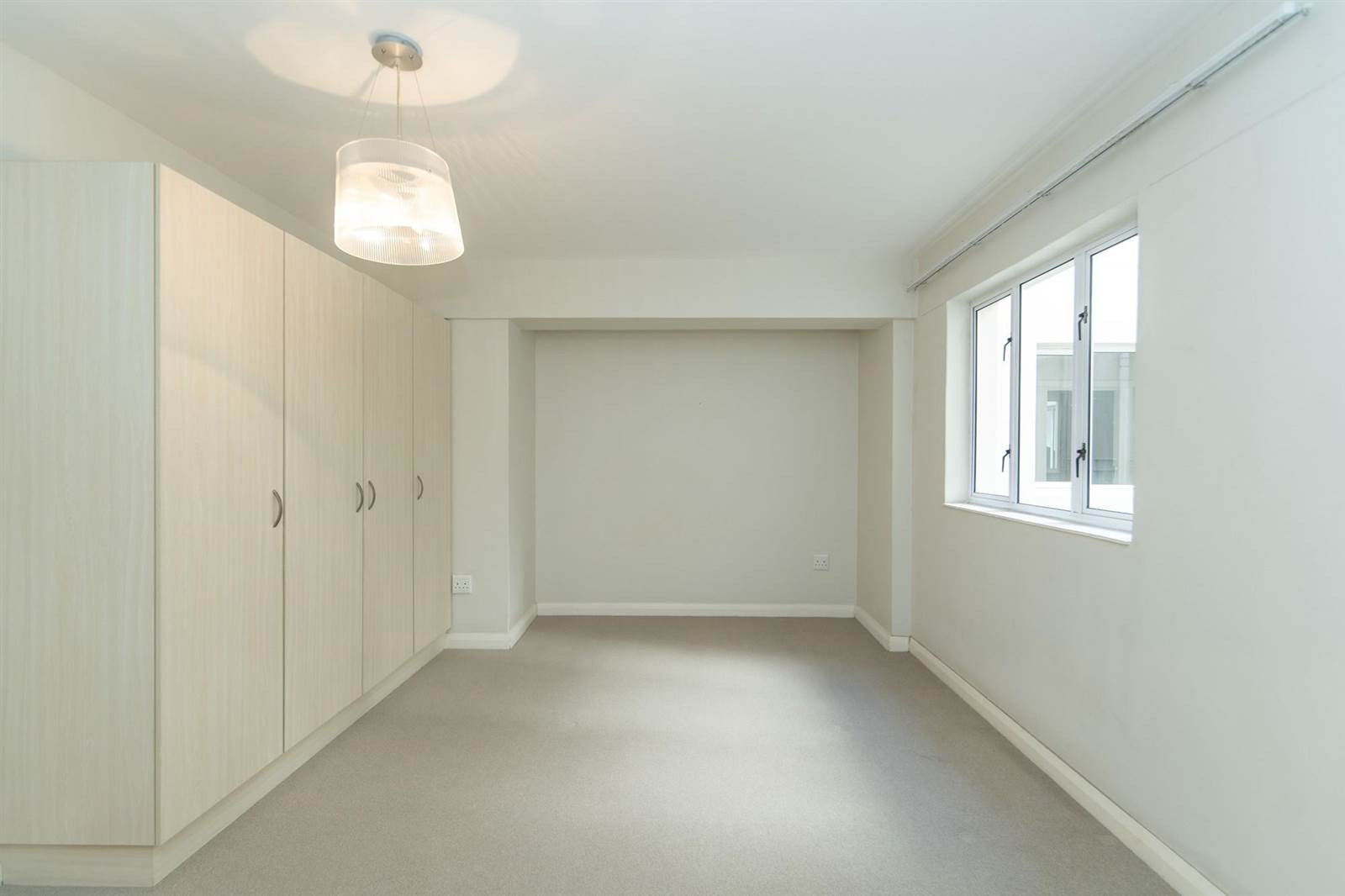 1 Bed Apartment in Humewood photo number 12