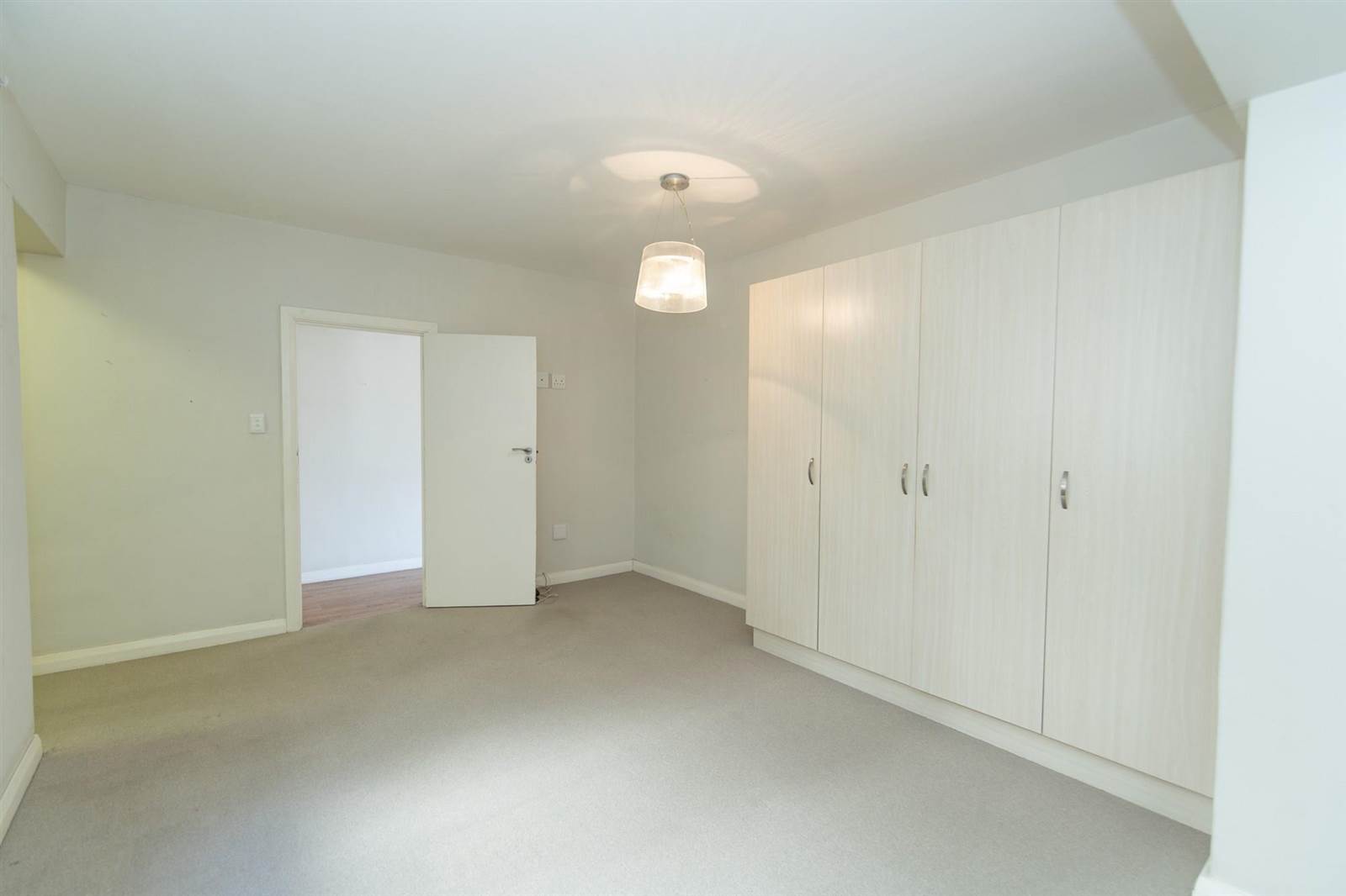 1 Bed Apartment in Humewood photo number 13