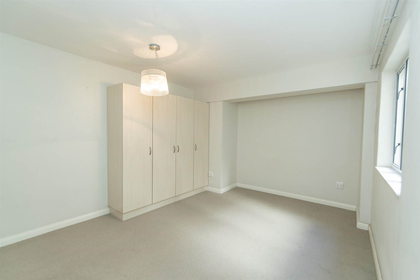 1 Bed Apartment in Humewood photo number 11