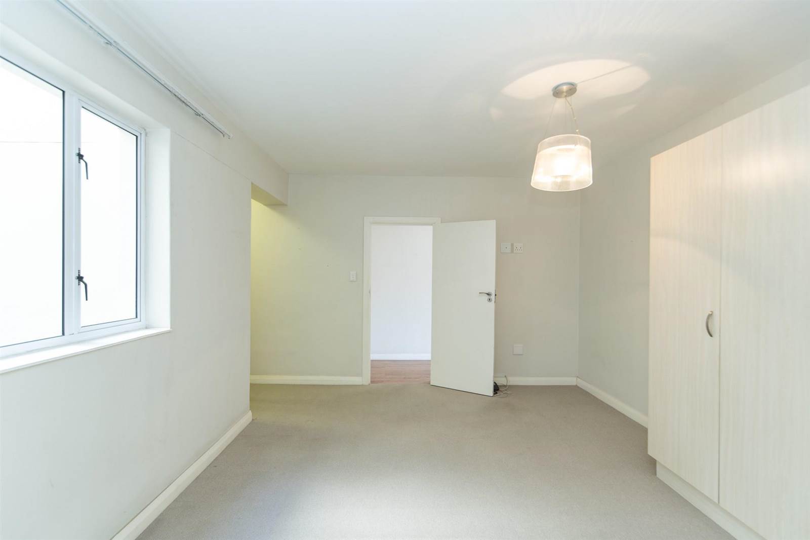1 Bed Apartment in Humewood photo number 14