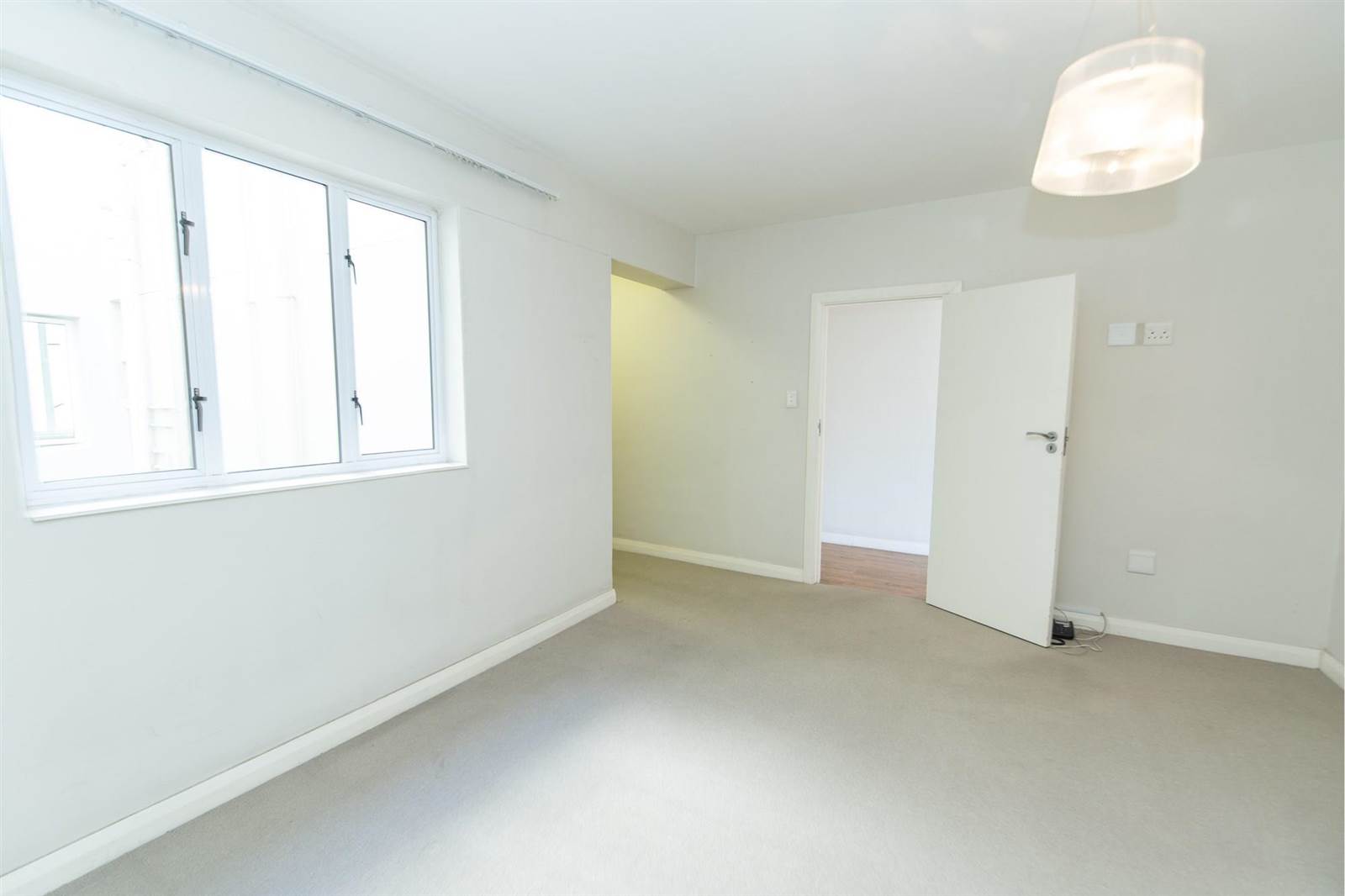 1 Bed Apartment in Humewood photo number 15