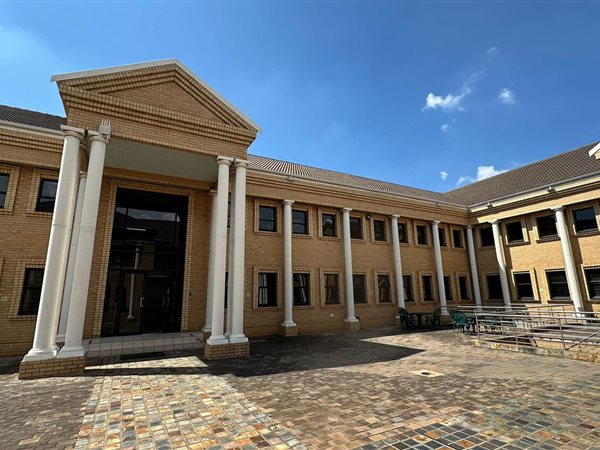 384  m² Commercial space in Highveld