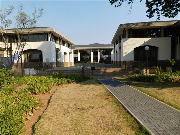 930  m² Office Space in Illovo
