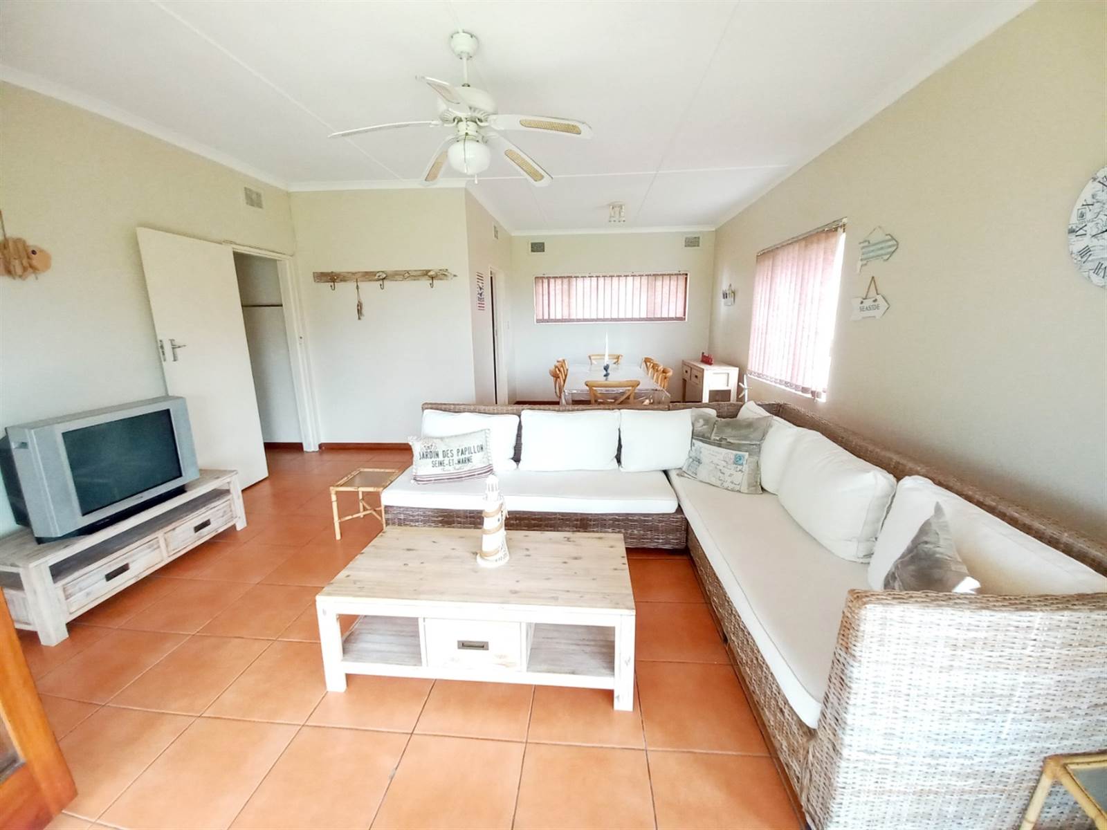 4 Bed House in Uvongo photo number 9