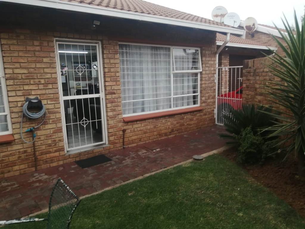 2 Bed Townhouse in Rangeview photo number 3