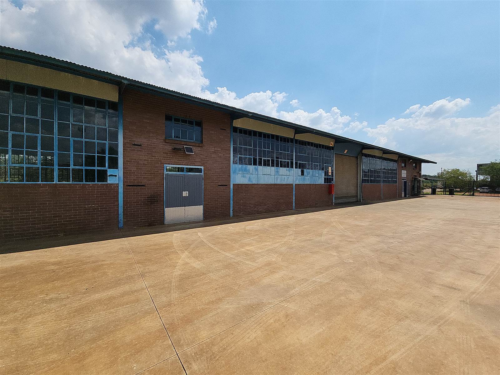 2500  m² Industrial space in Rosslyn photo number 3