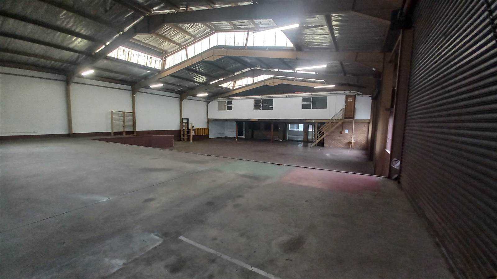 880  m² Industrial space in Jet Park photo number 3