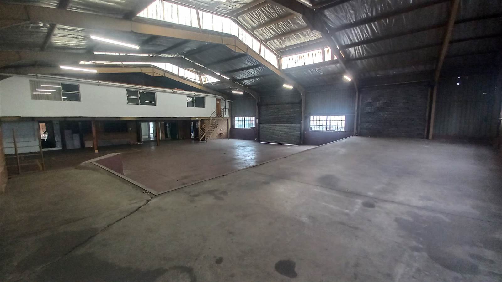 880  m² Industrial space in Jet Park photo number 4