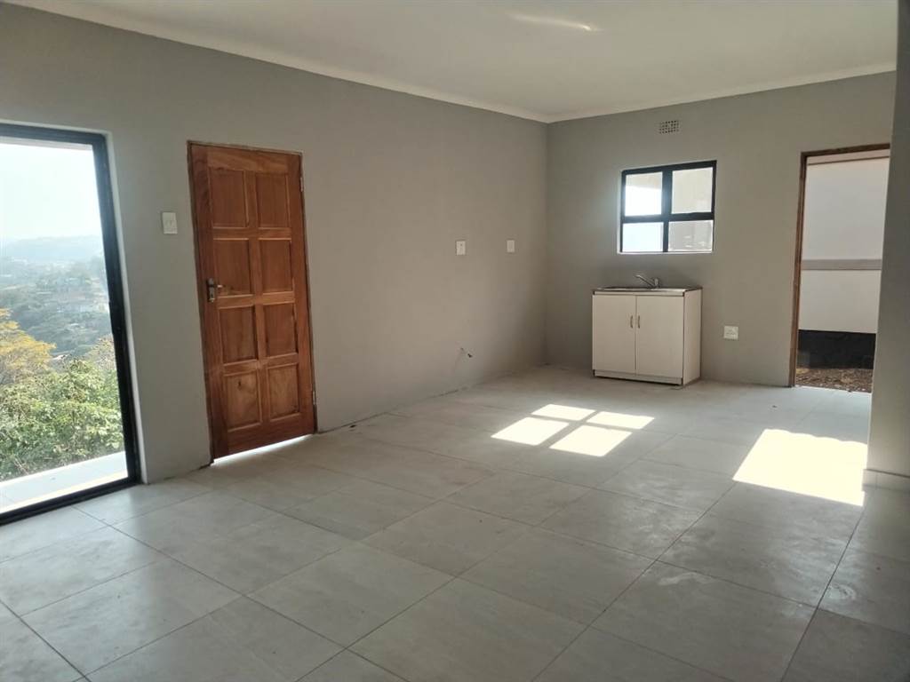 2 Bed Townhouse in Umlazi photo number 20