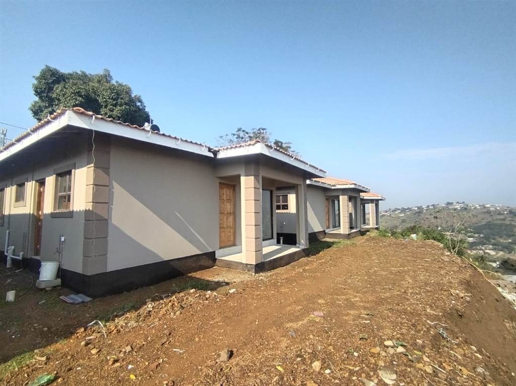 2 Bed Townhouse in Umlazi photo number 4