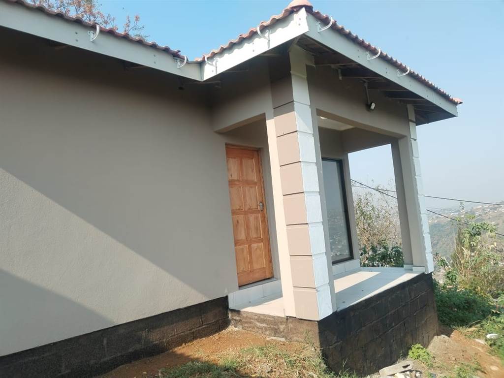 2 Bed Townhouse in Umlazi photo number 24