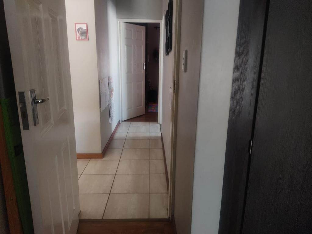 2 Bed Townhouse in Trichardt photo number 14