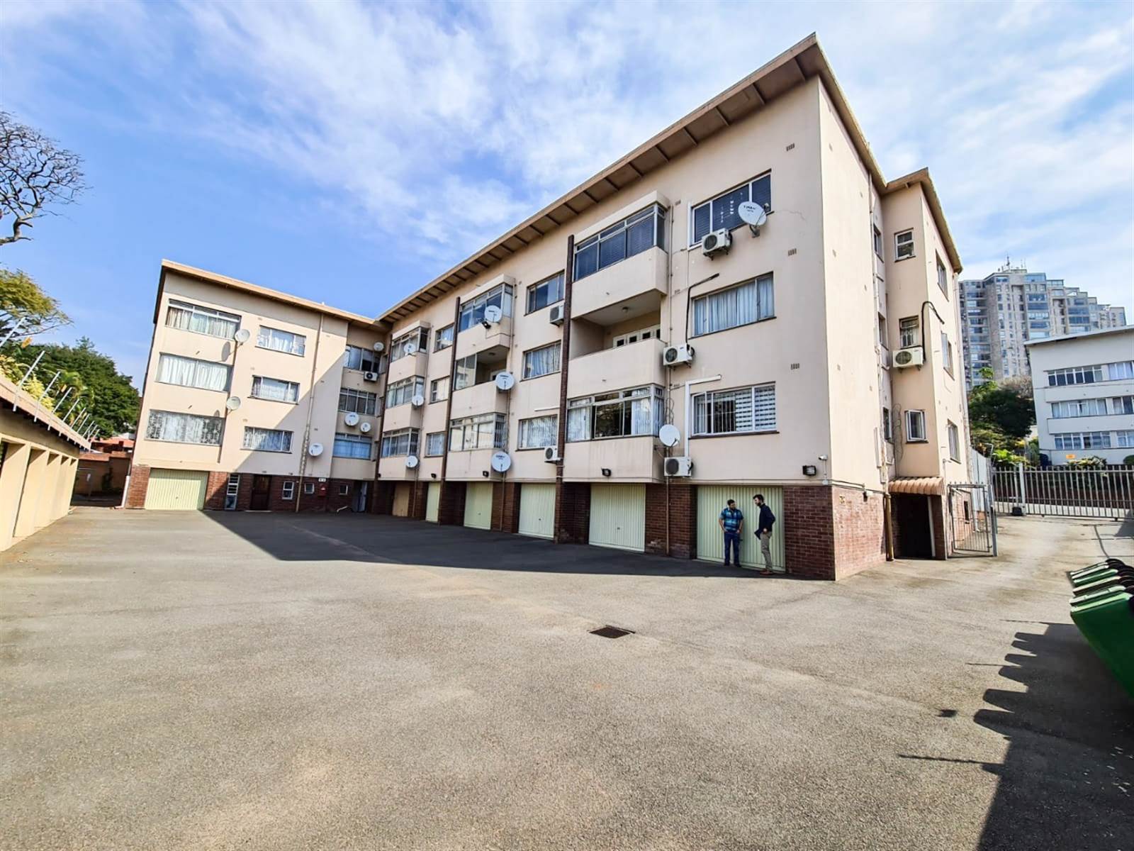 2.5 Bed Apartment in Bulwer photo number 1