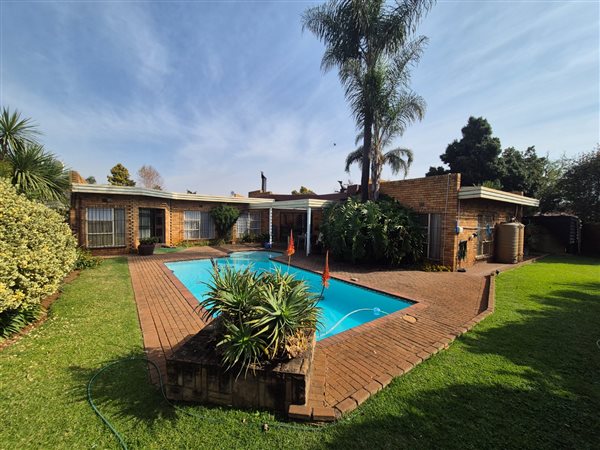 4 Bedroom House 4 Bedroom House