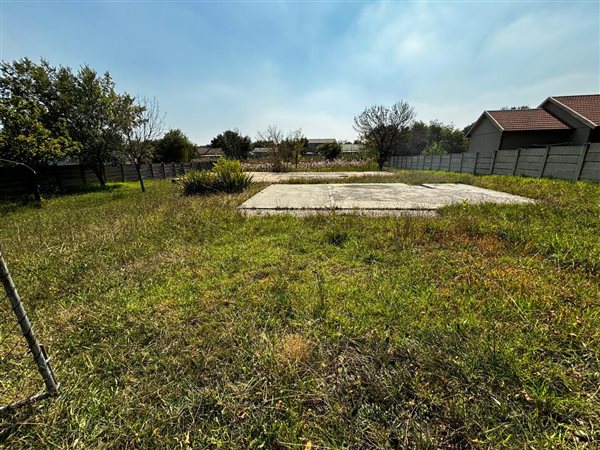 931 m² Land available in Secunda