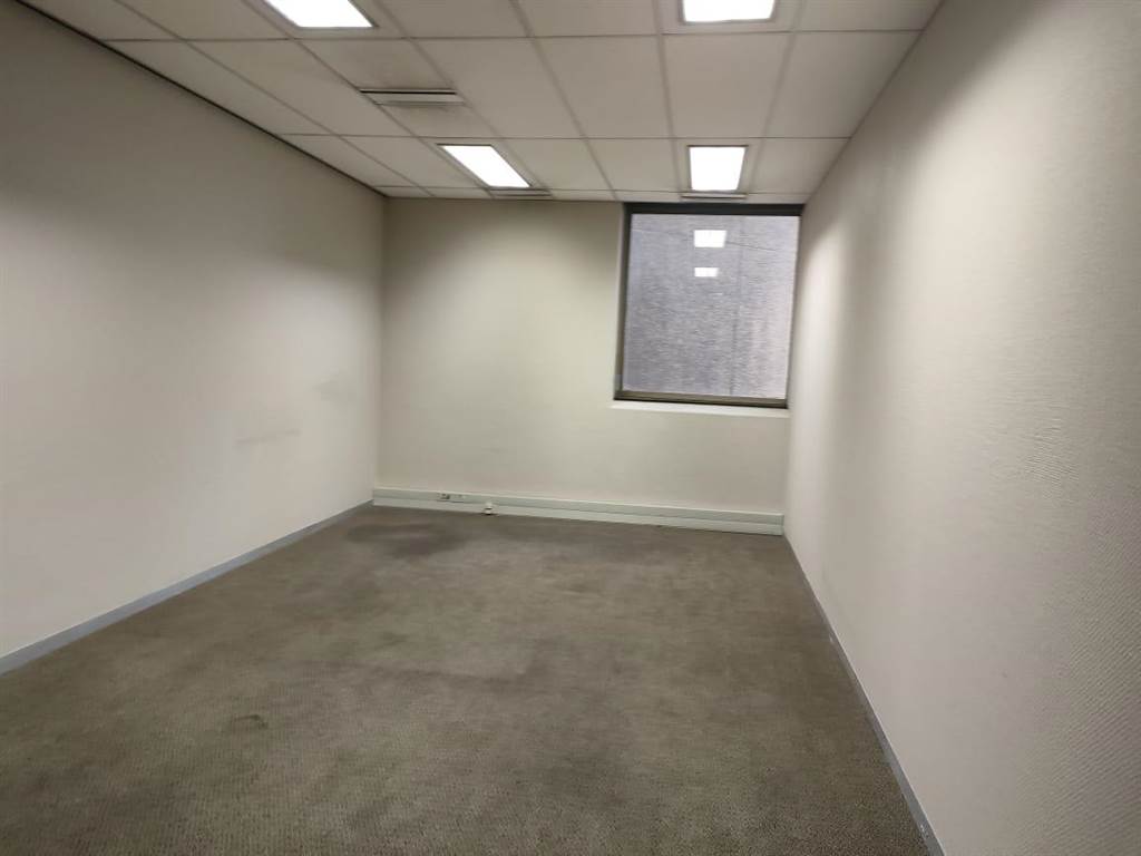 737  m² Commercial space in Pretoria Central photo number 4