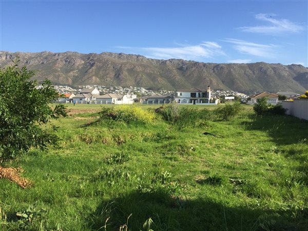 501 m² Land available in Fairview Golf Estate