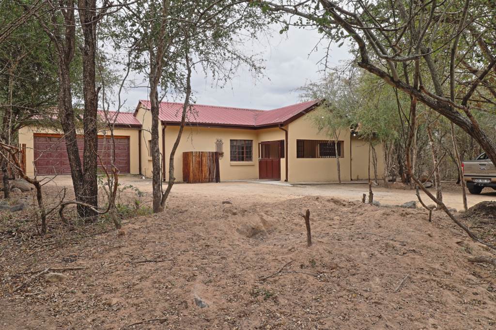 4 Bed House in Marloth Park photo number 4