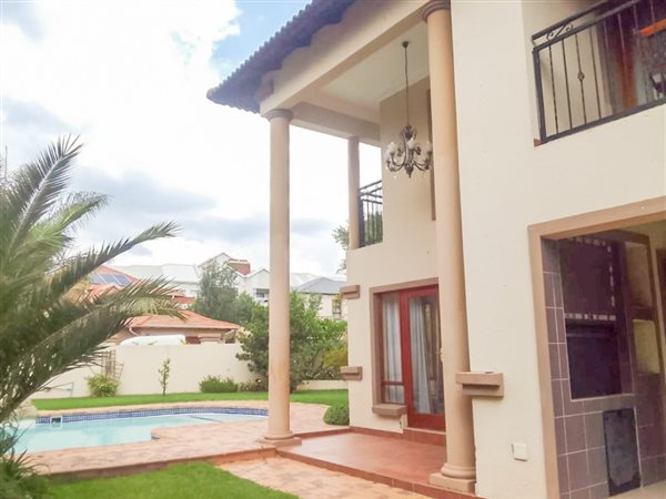 6 Bed House in Greenstone Hill