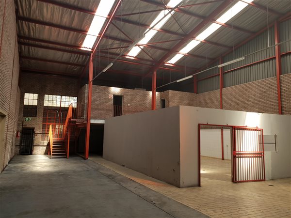 544  m² Industrial space