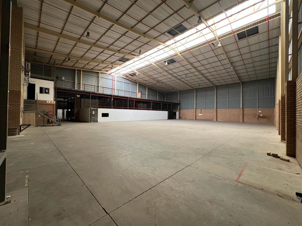 3829  m² Industrial space in Laser Park photo number 17